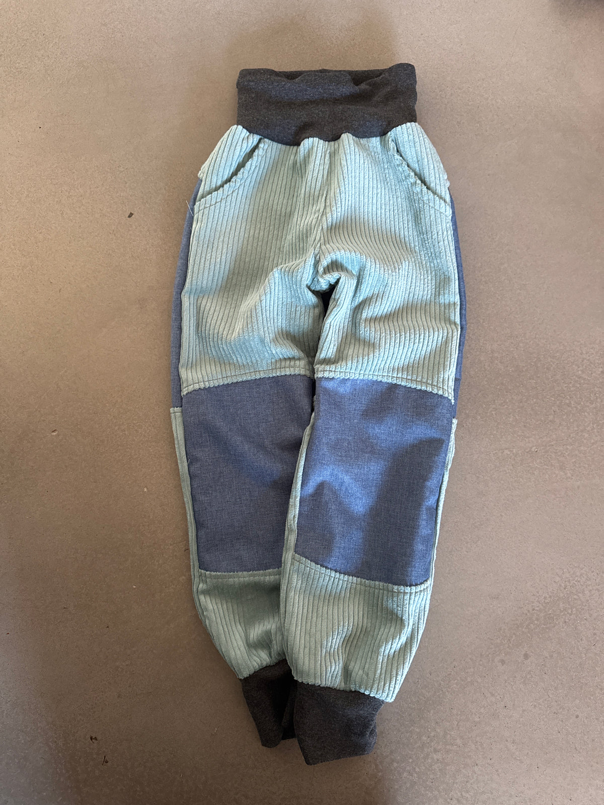 Sofort verfügbare Tobehose aus Cord | 122