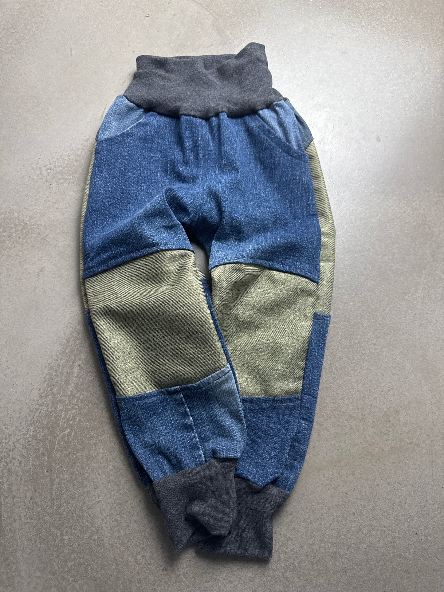 Jeanshose für Kinder *Upcycling mit Besatz Größe 98