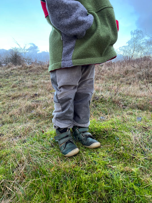 Cordhose für Kinder – Tobehose mit Besatz * Grau