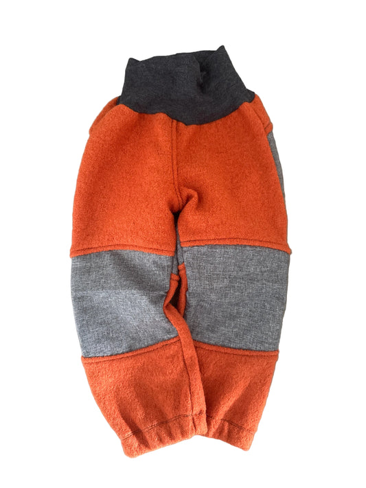 Sofort verfügbare Tobehose aus Wollwalk Gr. 98