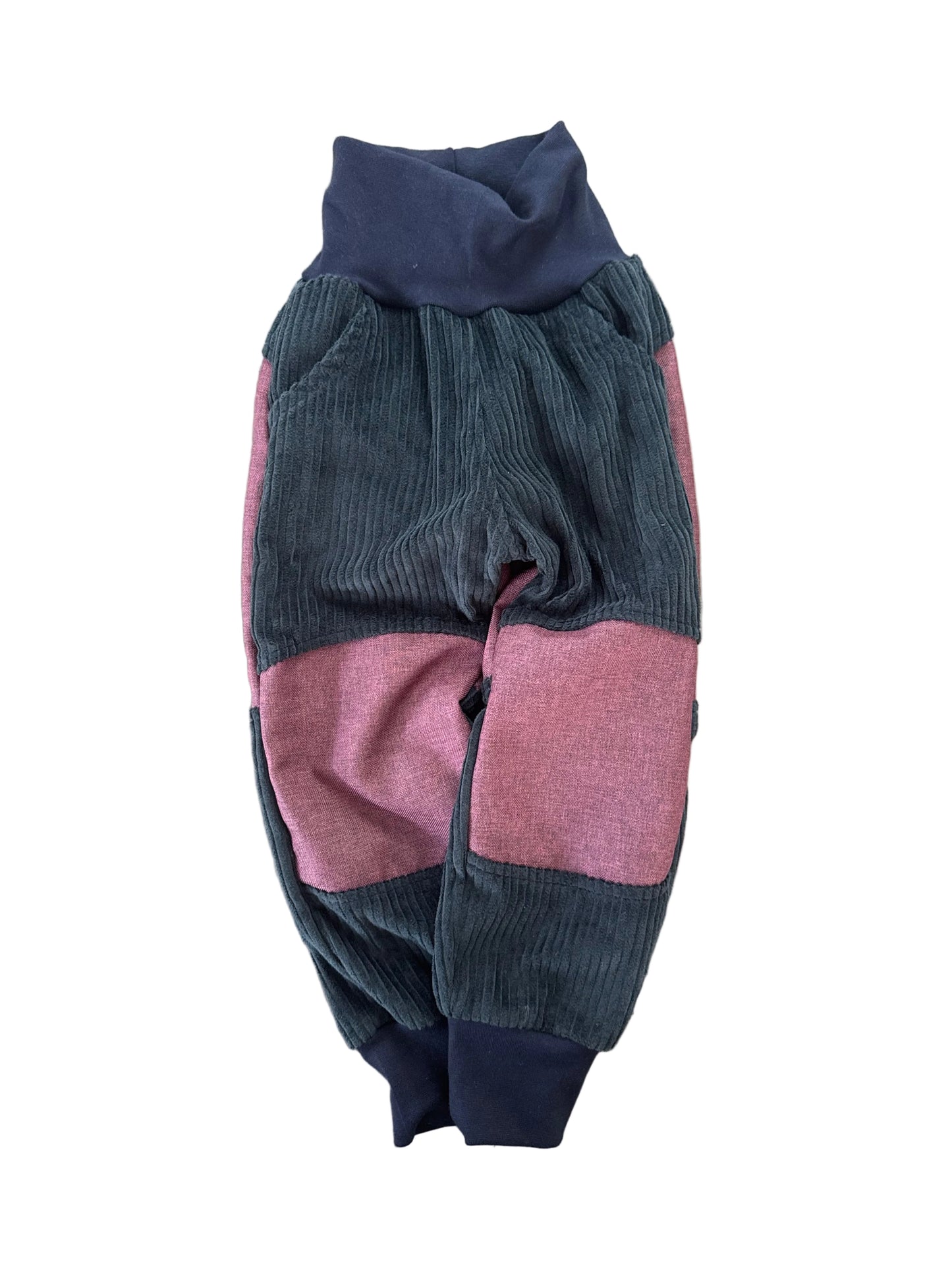 Sofort verfügbare Tobehose aus Cord | Gr. 98 Dunkelgrün Beere