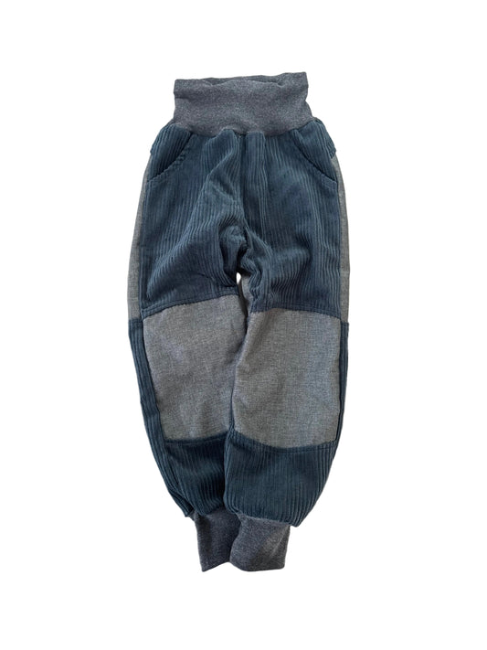 Cordhose für Kinder – Tobehose mit Besatz * Dunkelgrün