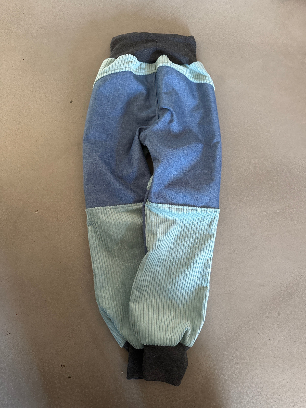 Sofort verfügbare Tobehose aus Cord | 122
